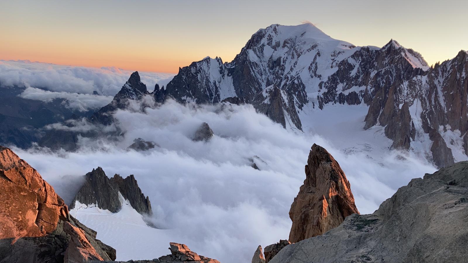 Alpinisti bloccati sul Dente del Gigante, intervento in corso