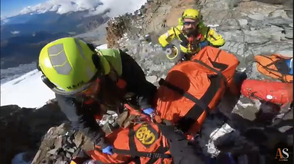 Il Soccorso Alpino salva tre alpinisti feriti dopo una caduta di 10 metri sul Rosa