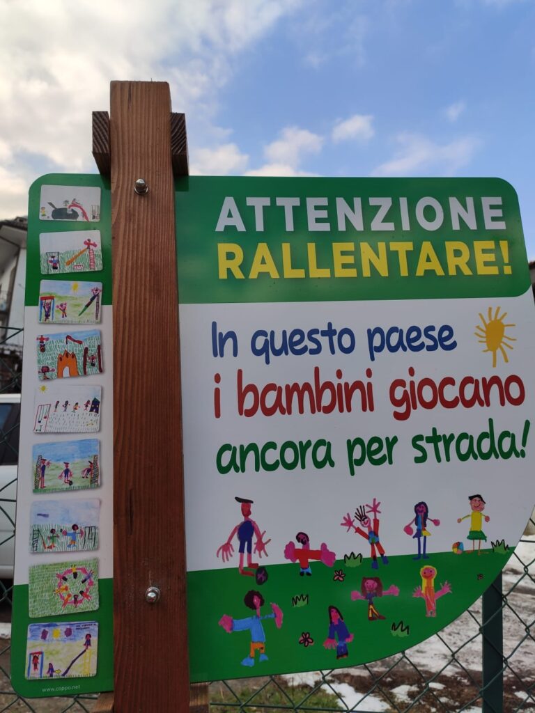 I cartelli disegnati dai bambini dellinfanzia di Issogne