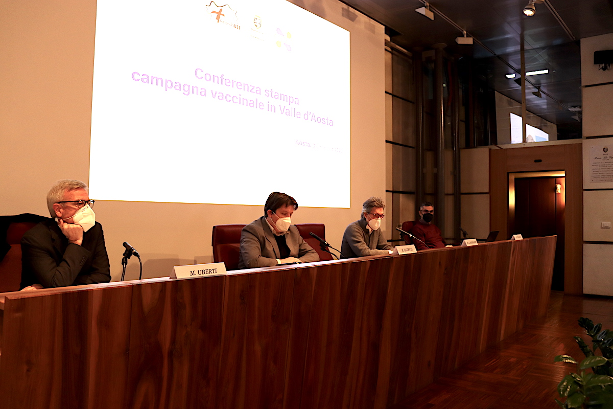 La conferenza stampa sulla campagna vaccinale. Da sx Uberti, Lavevaz, Barmasse e Giardini