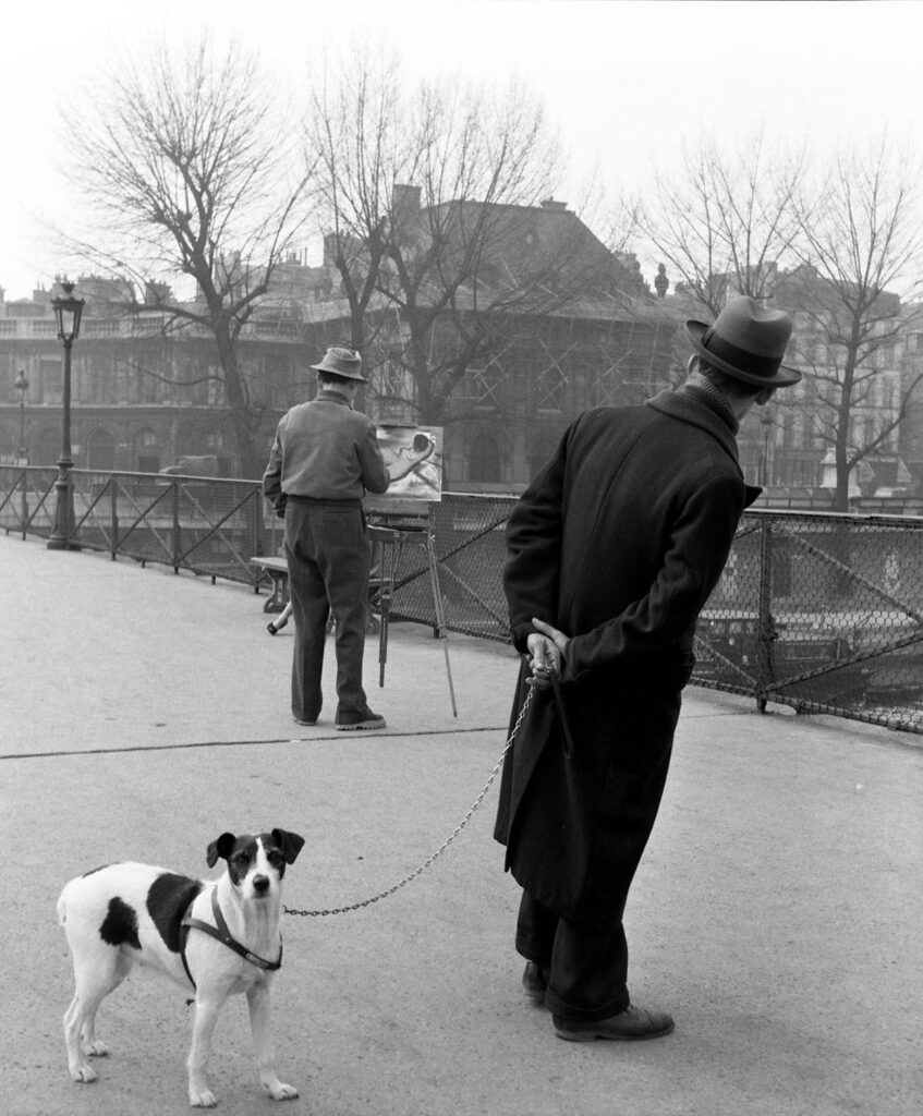 Robert Doisneau, Fox-terrier au Pont des Arts, Paris, 1953 © Robert Doisneau