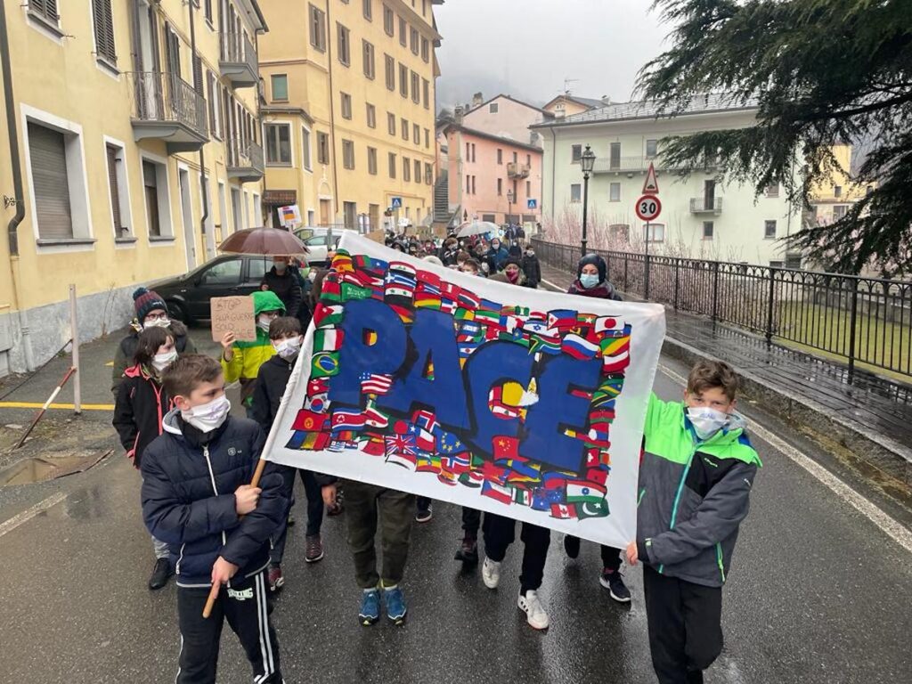 Gli alunni di Châtillon in marcia per la Pace
