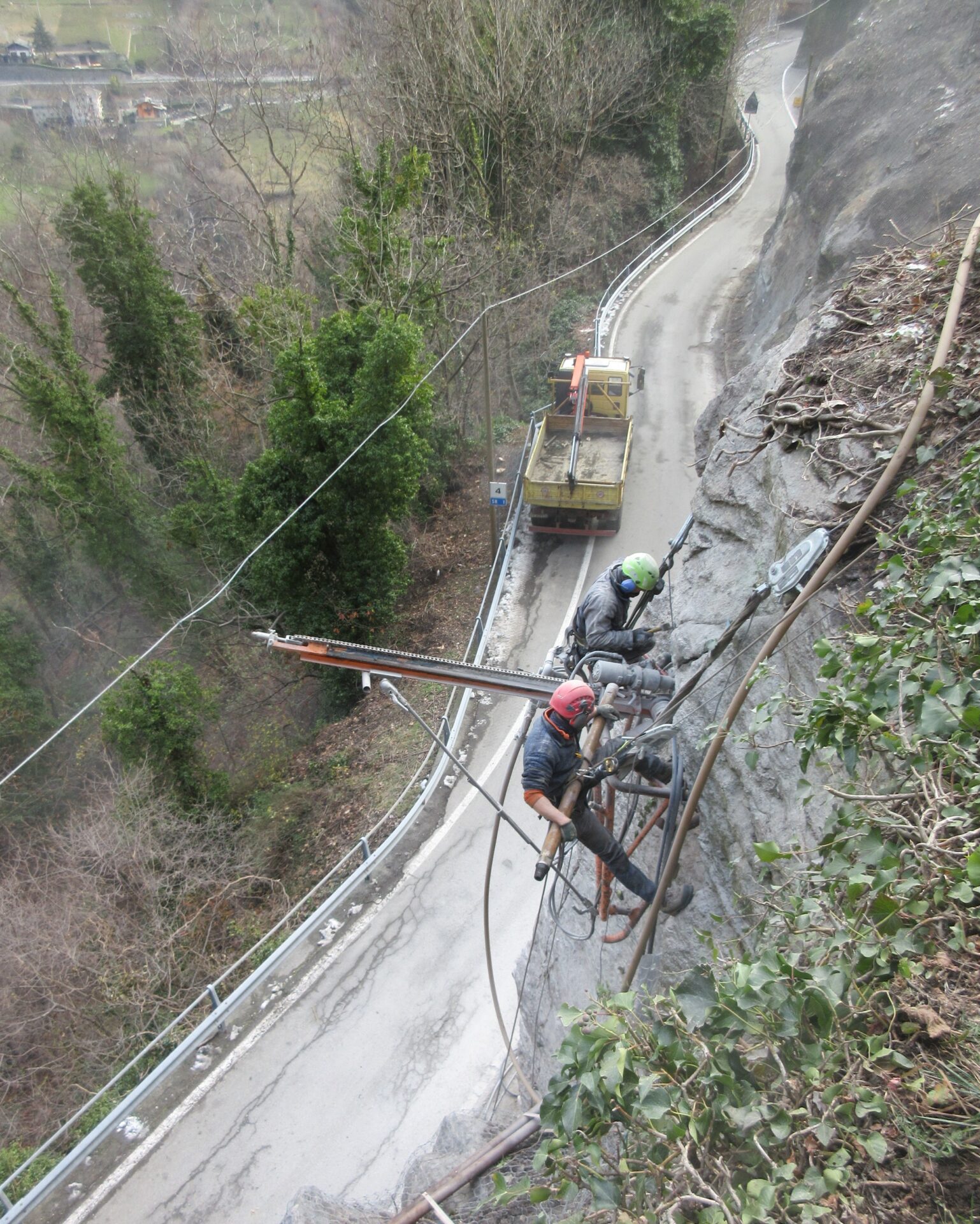 Strada regionale Perloz, frane, lavori stradali