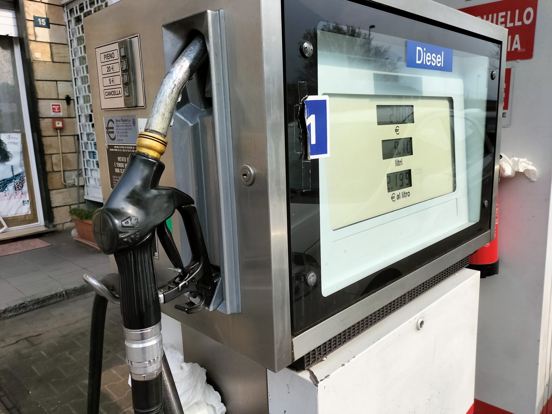 Caro carburanti, Testolin: “Il taglio delle accise è a carico della Regione”