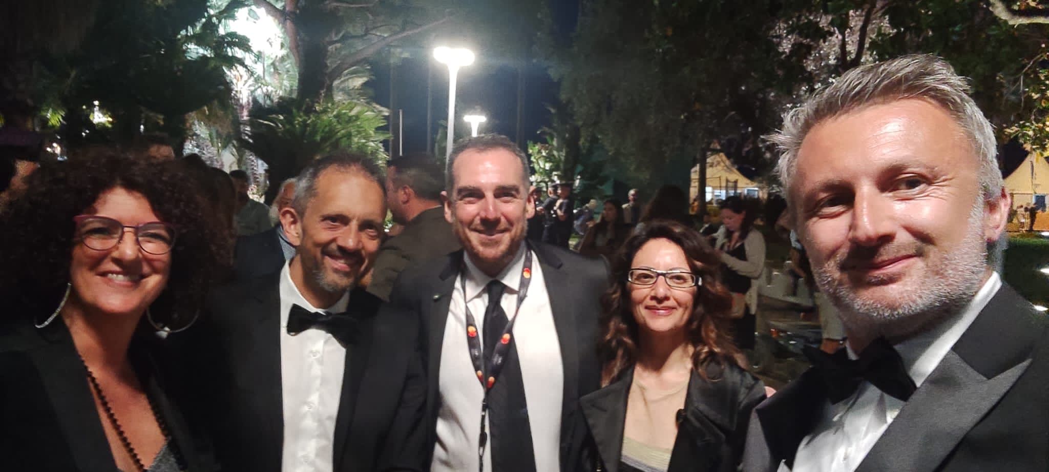Da sinistra la direttrice di Film commission VdA Alessandra Miletto accanto all’assessore Jean-Pierre Guichardaz, il presidente Simone Gandolfo, Monica Amato e il location manager Giorgio Vigna.