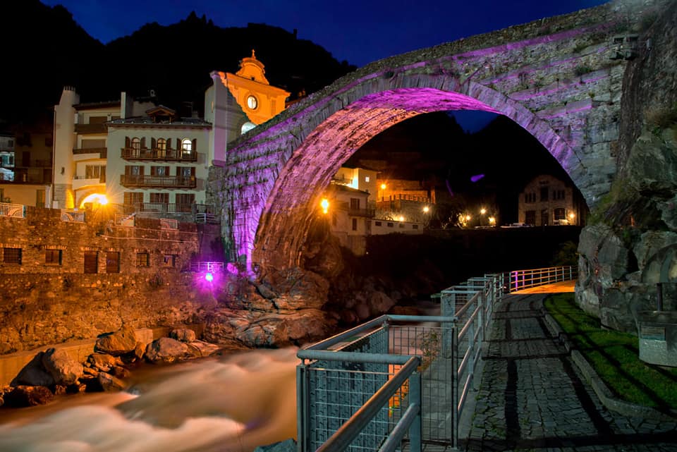 Ponte Romano Pont-Saint- Martin "Facciamo luce sulla fibromialgia"