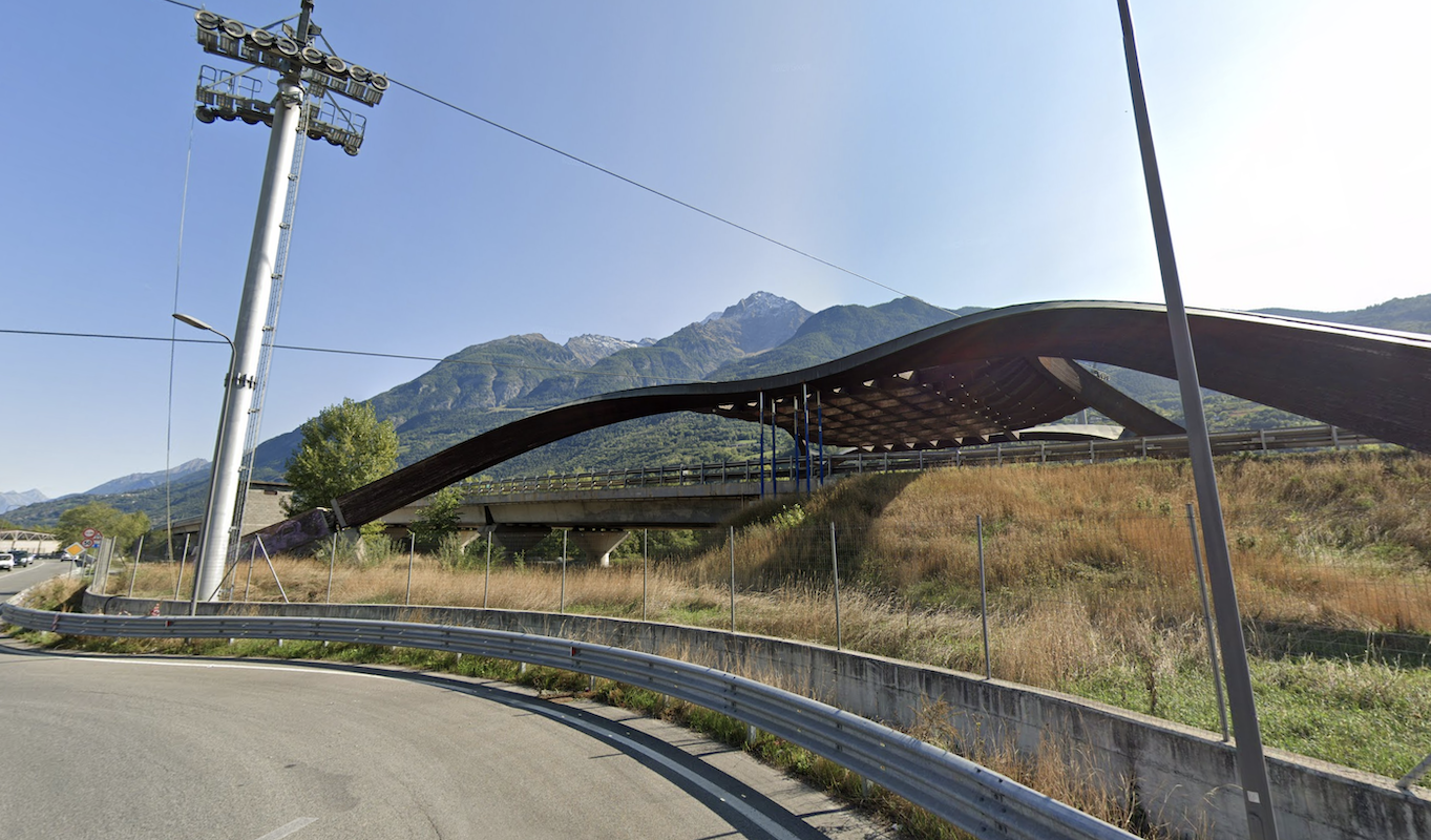 La struttura di protezione della cabinovia Aosta-Pila