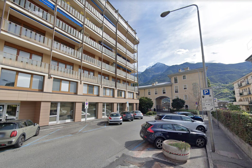 Gli ex Uffici dell'Agenzia delle entrate in via Trottechien, ad Aosta - studentato