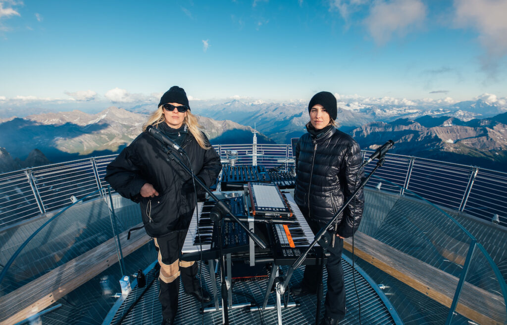 Eli & Fur a Skyway Monte Bianco - Photo by Maxime Chermat