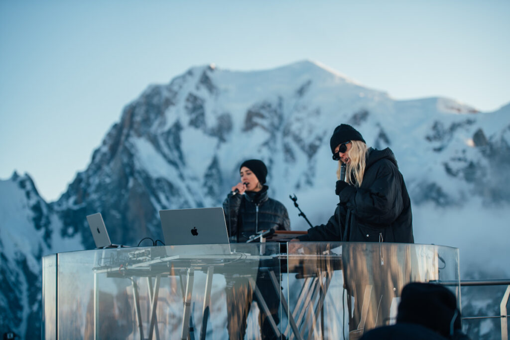 Eli & Fur a Skyway Monte Bianco - Photo by Maxime Chermat