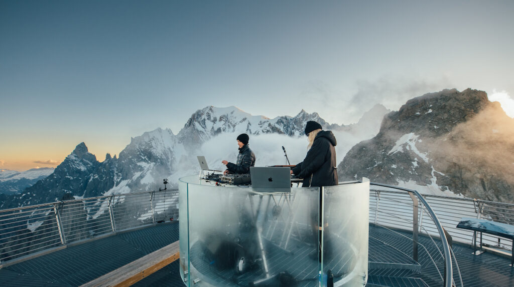 Eli & Fur a Skyway Monte Bianco - Photo by Maxime Chermat