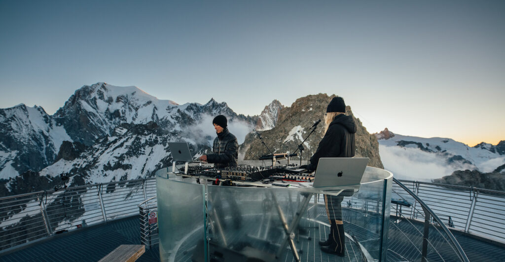 Eli & Fur a Skyway Monte Bianco - Photo by Maxime Chermat