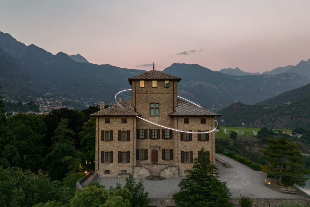 Foto accensione Orbita di Massimo Uberti al Castello Gamba