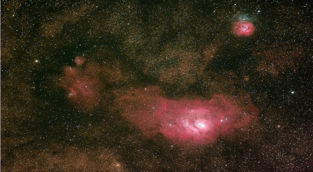 La nebulosa M8, detta Laguna, e in alto a destra la nebulosa M20, detta Trifida. Credit: Stefano Cademartori, Paolo Calcidese per la Fondazione C. Fillietroz-ONLUS