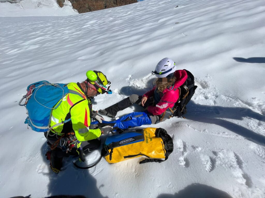 Intervento del soccorso alpino sul Polluce per due alpinisti scivolati