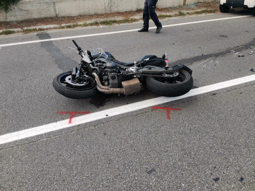 Incidente stradale a Sarre: grave centauro