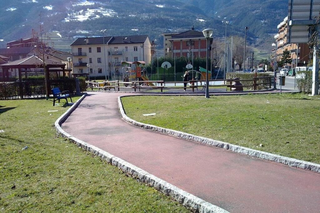 Il parco giochi di via Grand Eyvia