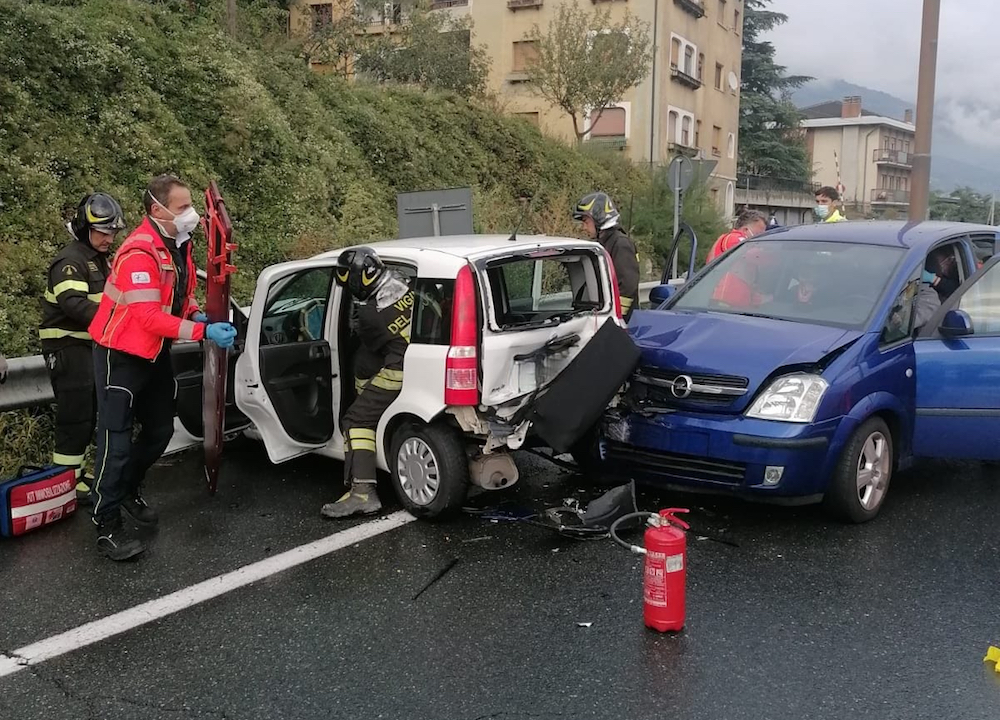 Incidente ad Aosta, tre automobilisti feriti