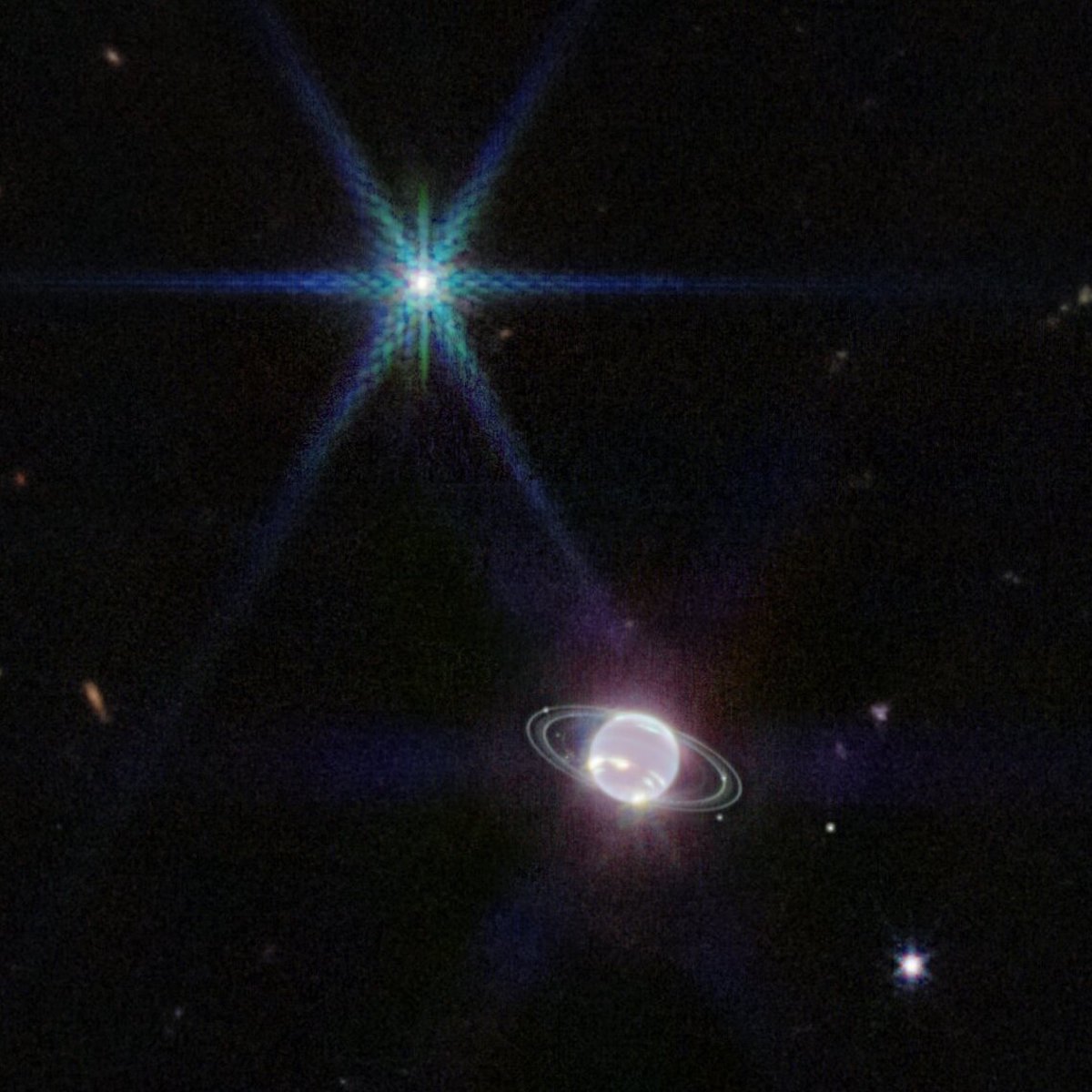 Immagine di Nettuno e del suo sistema di anelli in una straordinaria immagine del telescopio spaziale James Webb,  rilasciata recentemente. Sono visibili sette dei suoi quattordici satelliti attualmente conosciuti. Credit: NASA, ESA, CSA, and STScI