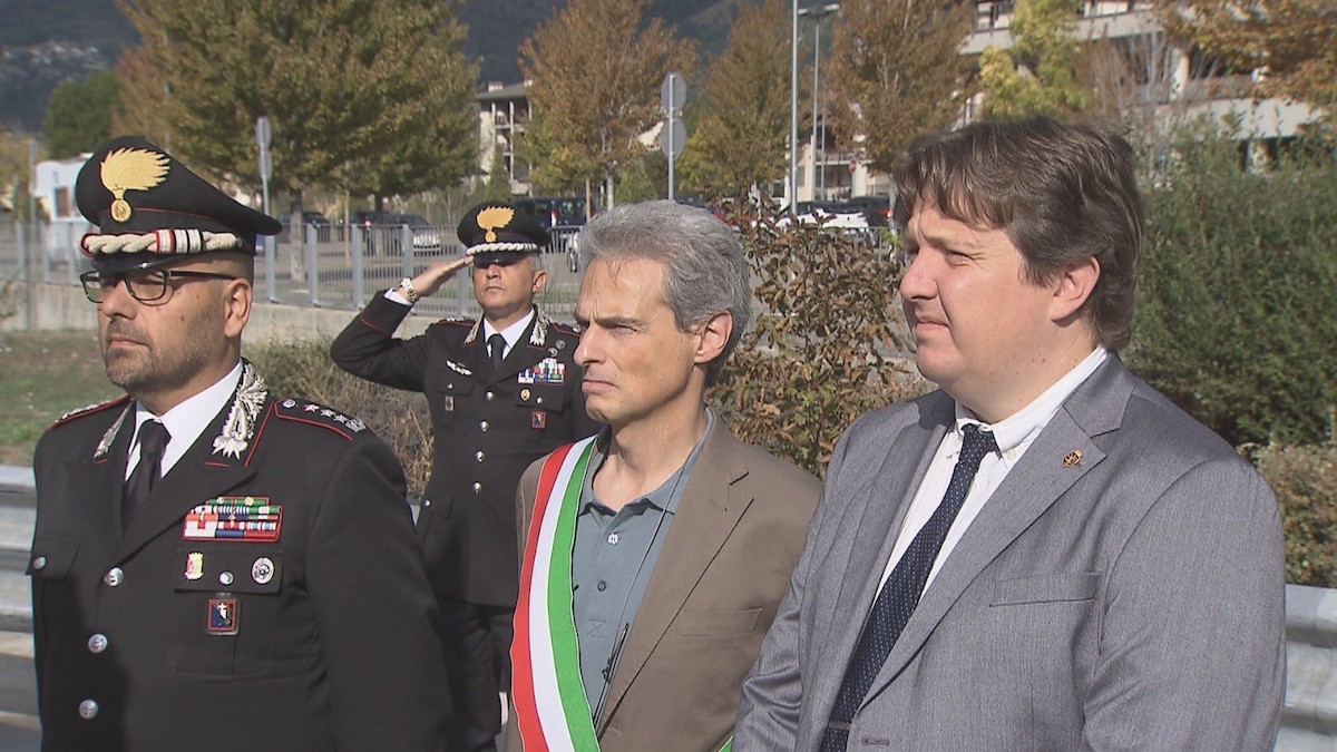 Il Comandante del Gruppo carabinieri di Aosta Cuccurullo, il sindaco Nuti ed il presidente Lavévaz