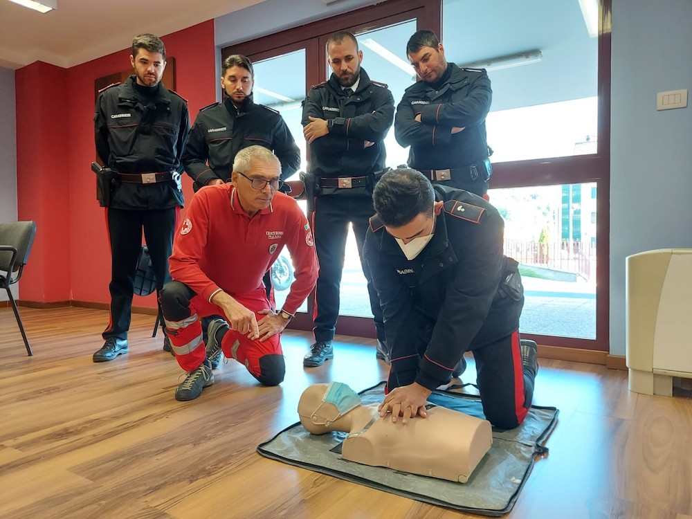 Formazione Carabinieri defibrillatore