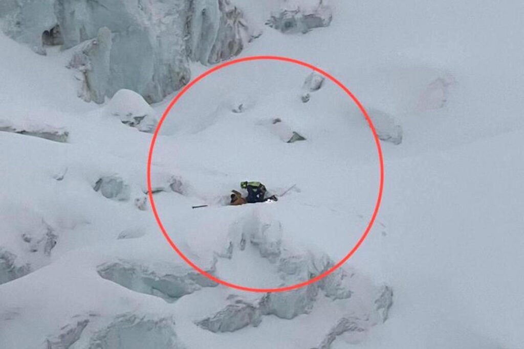 Recupero dell'alpinista sul ghiacciaio di Bionnassay