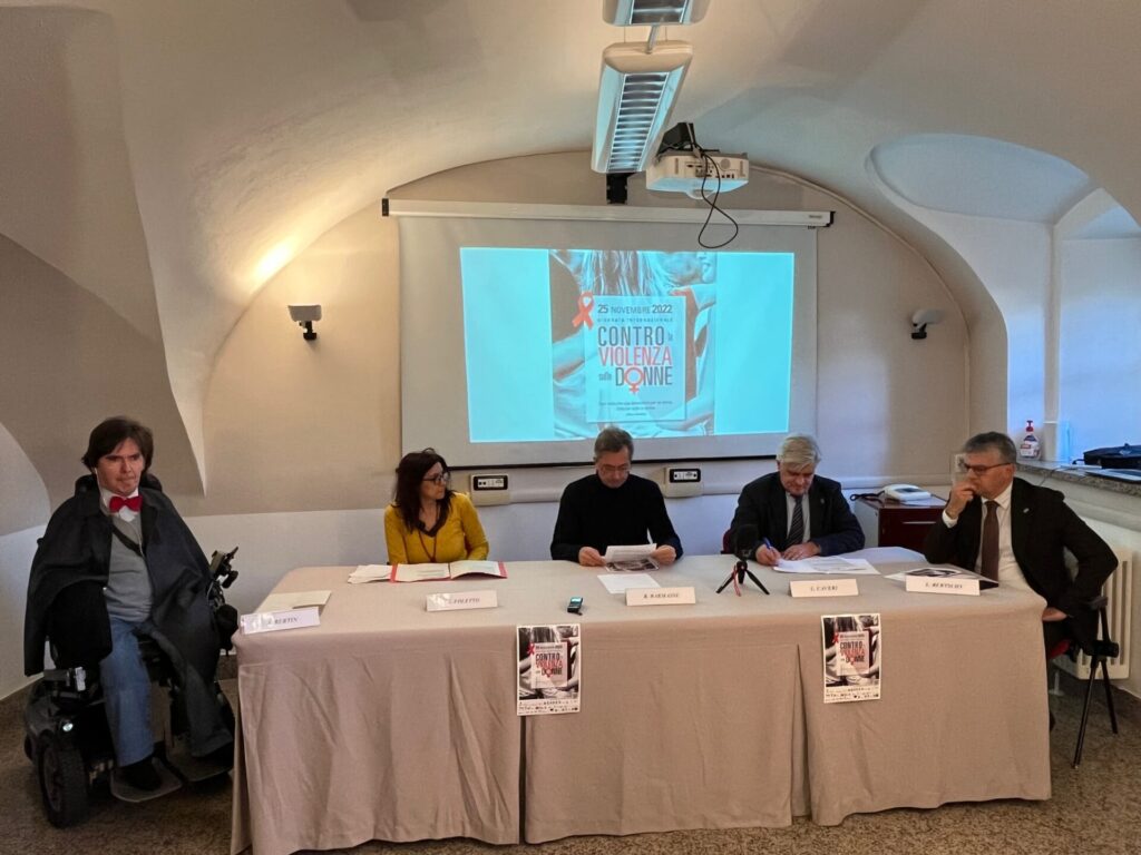 Da sinistra Alberto Bertin, Katya Foletto, Roberto Alessandro Barmasse, Luciano Caveri e Luigi Bertschy