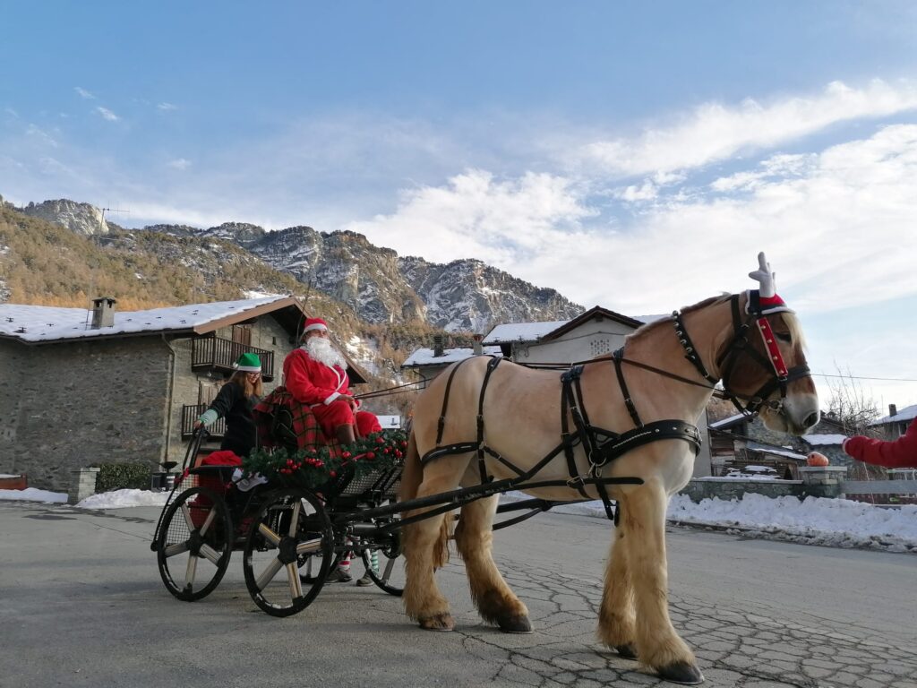 Babbo Natale è passato nella nuova scuola di Emarèse