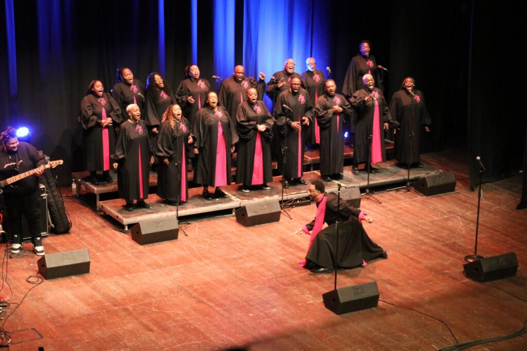Eric Waddell e The Abundant Life Singers concerto gospel