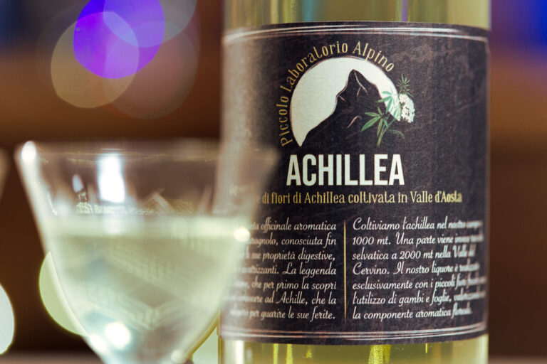Nasce il nuovo liquore di Achillea del Piccolo Laboratorio Alpino