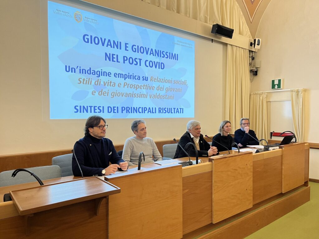 Da sinistra Alessandro Trento, Gerardo Di Carlo, Luciano Caveri, Marina Fey e Dario Ceccarelli