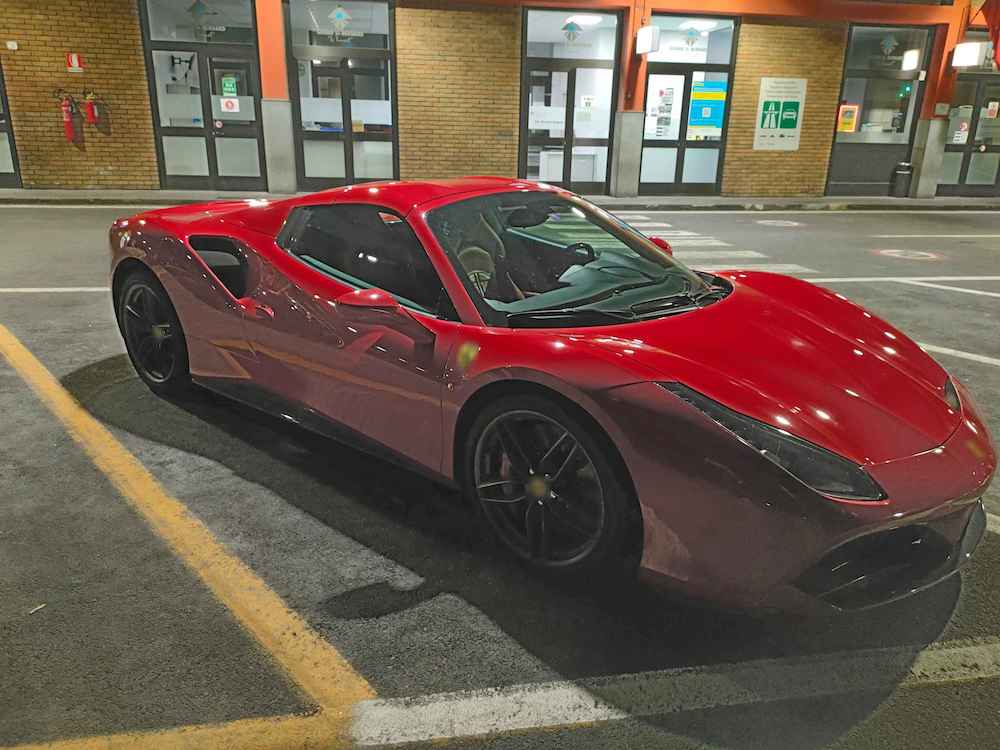 Ferrari sequestrata
