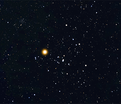L’ammasso stellare aperto delle Iadi, a circa 150 anni luce da noi. Credit: Roberto Mura via Wikimedia Commons (https://commons.wikimedia.org/wiki/File:Guida_alle_costellazioni_-_Aldebaran.png)