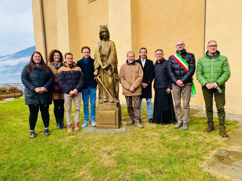 Inaugurata a Charvensod la statua della patrona Santa Colomba