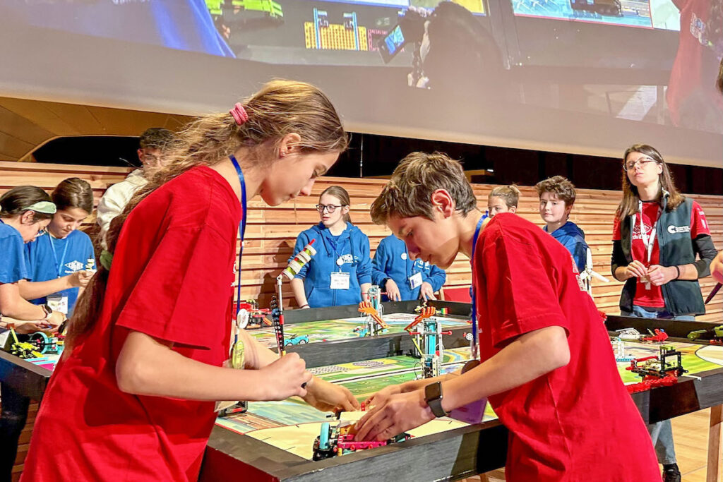 Una delle squadre della Cogne al robot game alla First Lego League Challenge