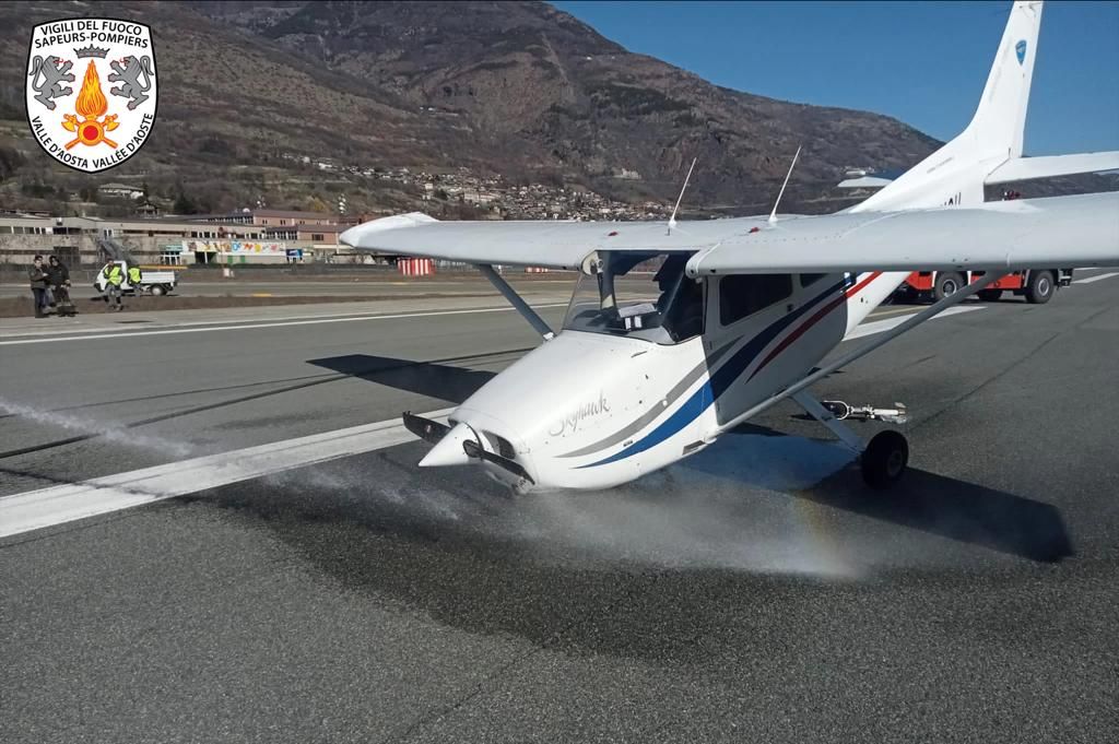 piccolo aereo impatta al suolo