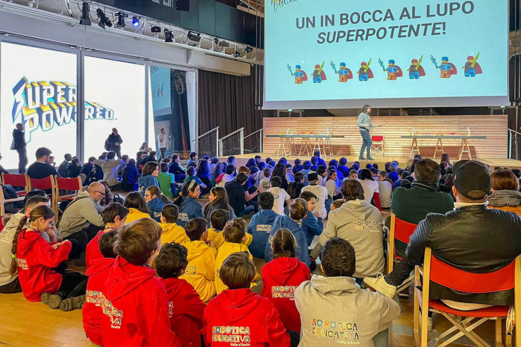 I saluti iniziali alla First Lego League Challenge