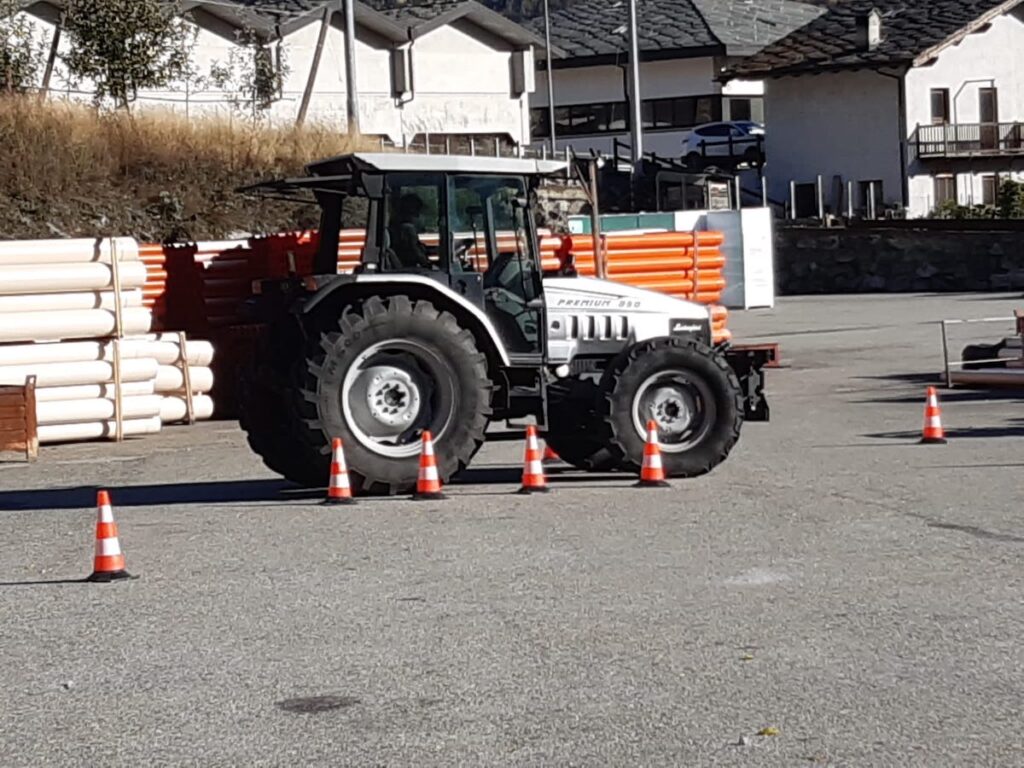 Corsi gratuiti per la conduzione di trattori agricoli o forestali e piattaforme di lavoro mobili elevabili