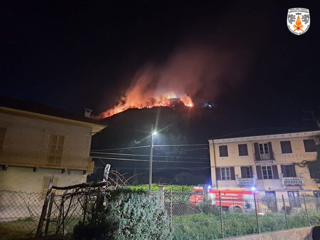 incendiio confine Vda e Piemonte