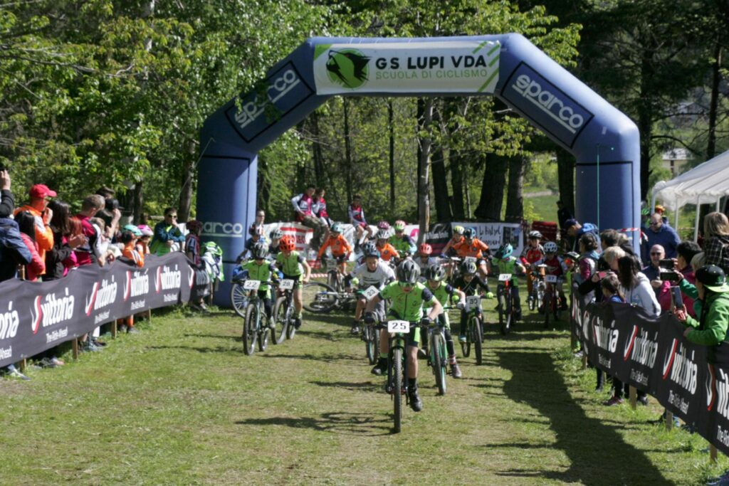 La carica dei 180 Giovanissimi per la prima tappa del Gran Prix di mountain bike