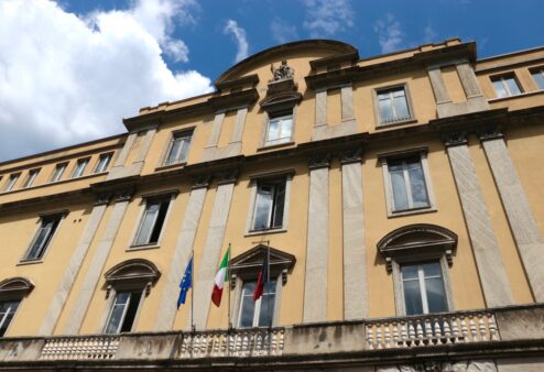 Il giudice del lavoro di Aosta riconosce il danno da precariato a una docente di religione