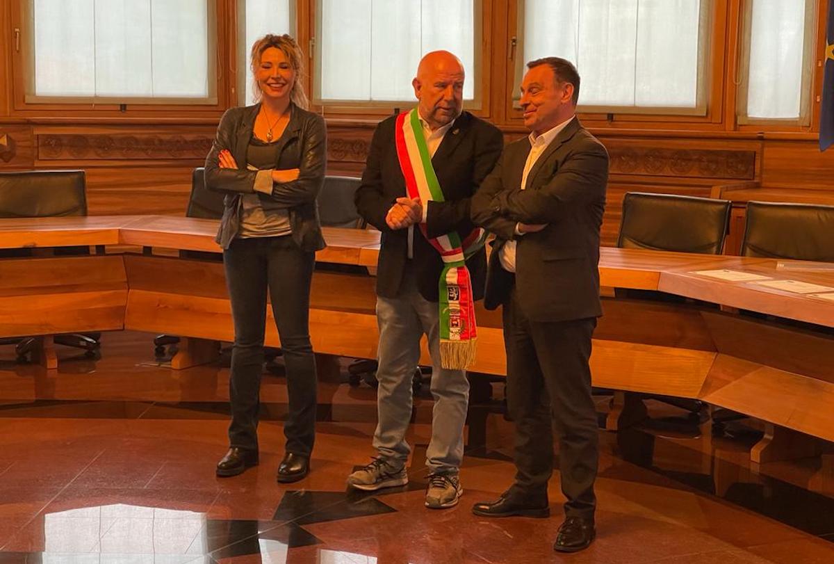 Nicoletta Splegatti Franco Manes e Massimo Pepellin alla cerimonia di maturità civica del comune di Sarre