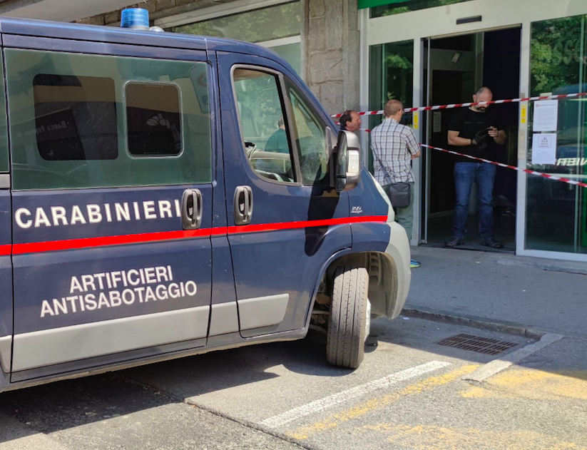 Artificieri in azione nel bancomat di Corso Battaglione