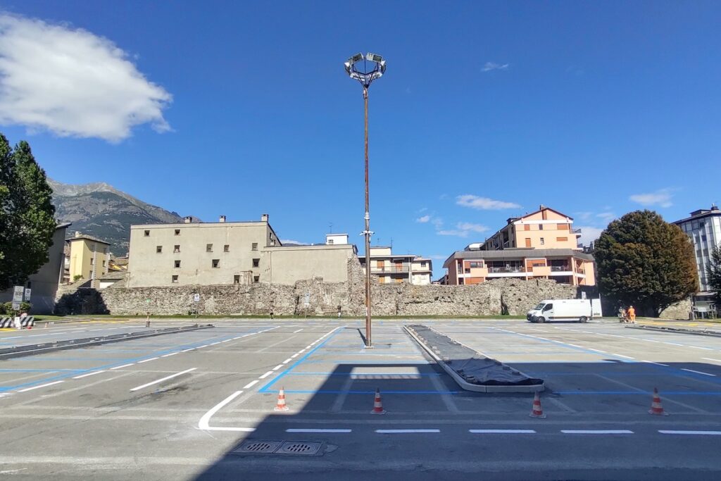 Piazza Plouves, ad Aosta, dopo i lavori