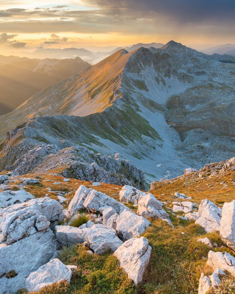 Parco Nazionale Abruzzo Lazio e Molise Creste calcaree al tramonto Daniele Frigida