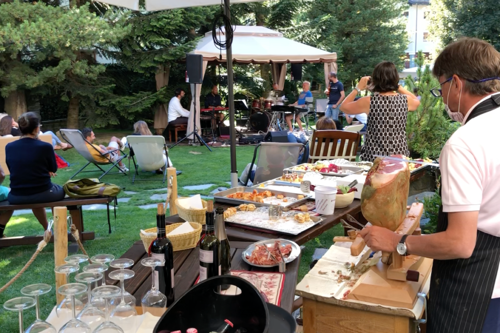 Torna “Jazz in Giardino (e non solo!)”, la grande kermesse tra musica, buon vino ed eccellenze valdostane all’Hotel Castor