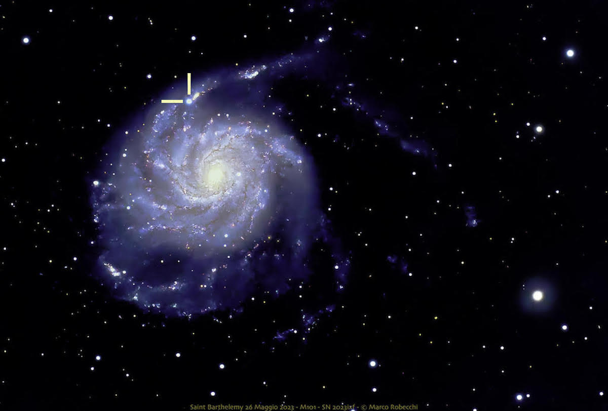 La galassia M101 nell'Orsa Maggiore con la supernova SN 2023ixf indicata dai due tratti perpendicolari, 1. Foto di Marco Robecchi ripresa dalle piazzole dell’Osservatorio Astronomico della Regione Autonoma Valle d’Aosta. Credit: https://www.flickr.com/photos/196742394@N03/52934082493/