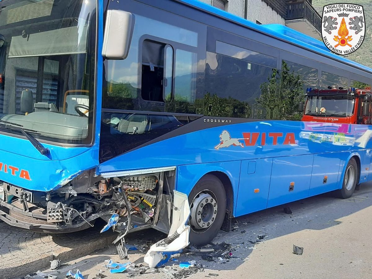 Auto contro pullman