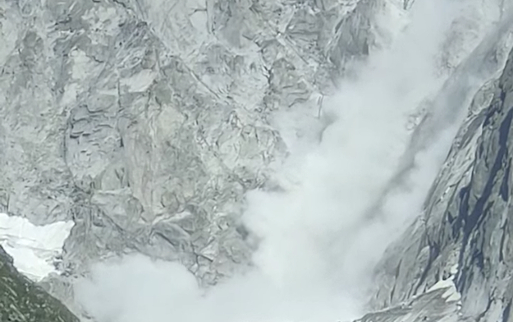 Maxi-crollo di rocce e pietre sul Monte Bianco