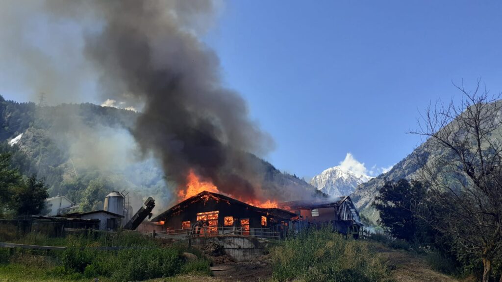 Incendio azienda agricola Morgex